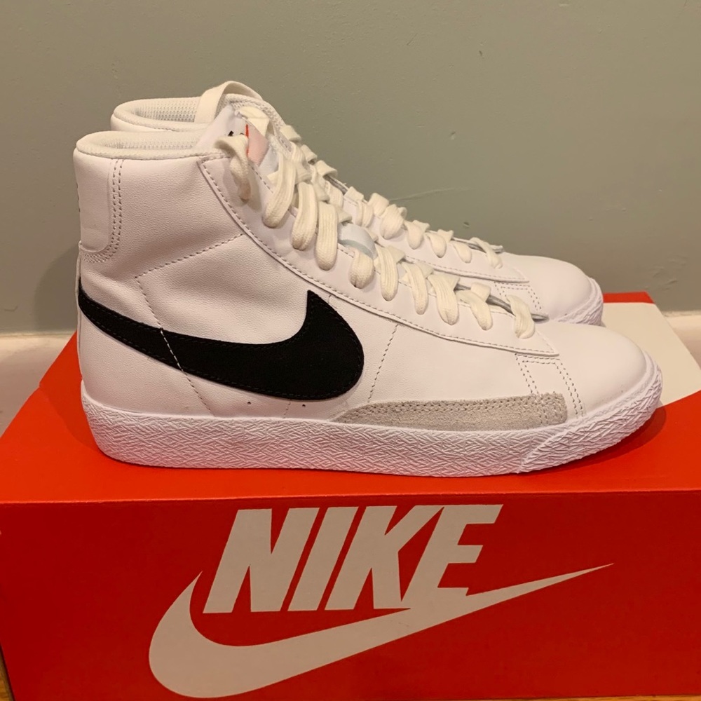 NIKE BLAZER MID
